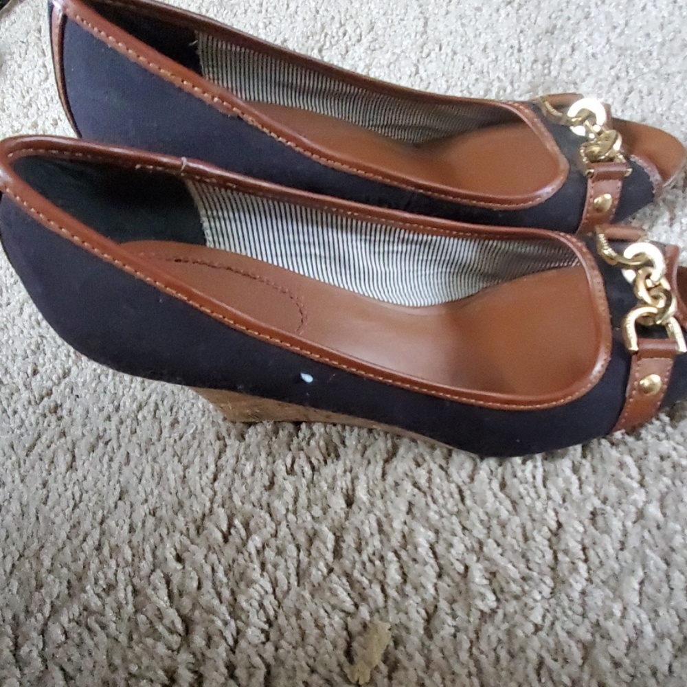 Shoes - Picture 2 of 4